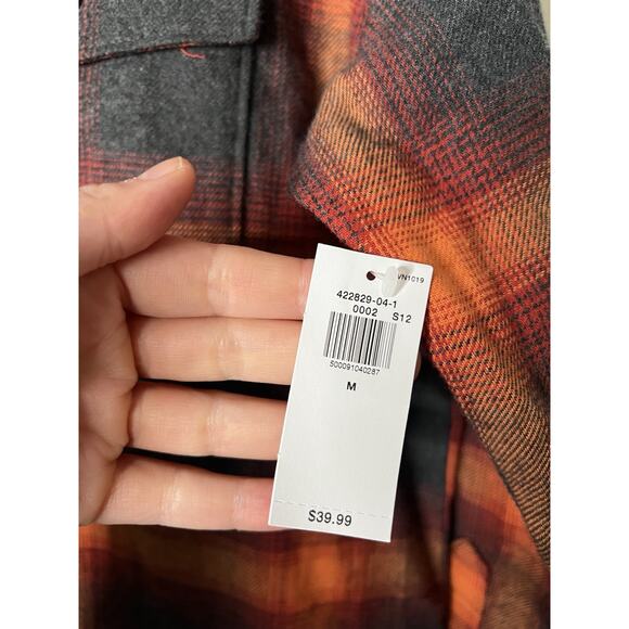 NWT Old Navy Swifty Evermore Plaid Button Up Shirt Size Medium Flannel - Picture 3 of 7